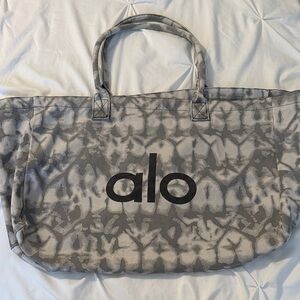 ALO Yoga Patterned Gray Tote Bag